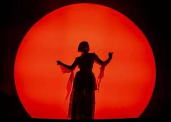 Aurora ilumina el Corona Capital 2025 con su aura única