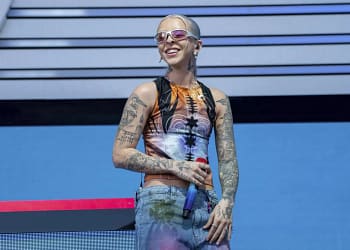 Young Miko en el Coca Cola Flow Fest México 2025: la nueva voz urbana que conquista escenarios