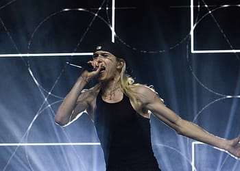 2hollis demostró a sus 22 años que el futuro del hyperpop ya llegó al Foro Puebla