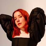 El nuevo álbum de Austra: synth pop político y espiritual para una era de exceso de ruido