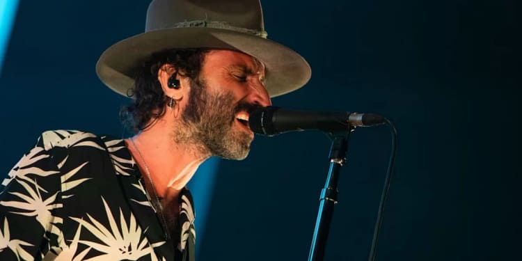 MADRID, SPAIN - JUNE 05: Singer and guitarist Leiva performs on stage at Wizink on June 05, 2022 in Madrid, Spain. (Photo by Aldara Zarraoa/Redferns)